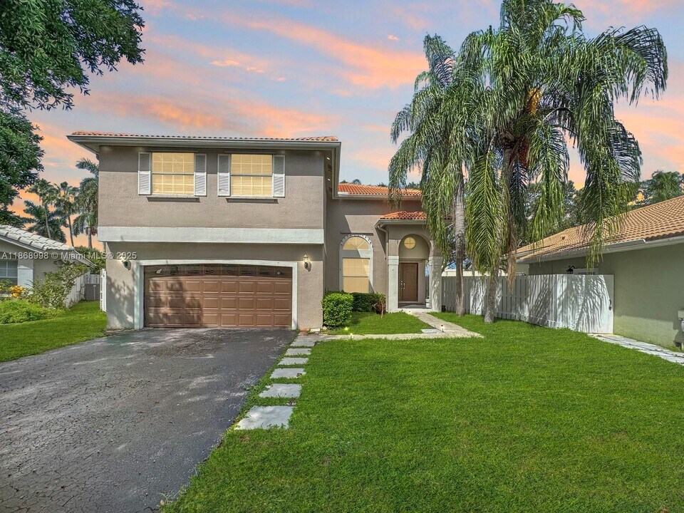 1015 NW 125th Terrace in Sunrise, FL - Building Photo