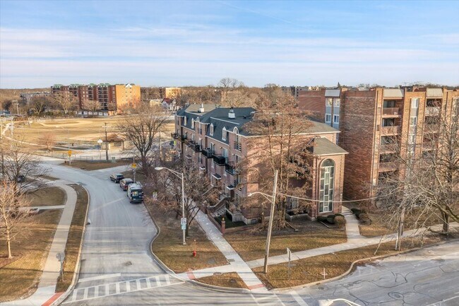 815 Pearson St in Des Plaines, IL - Building Photo - Building Photo