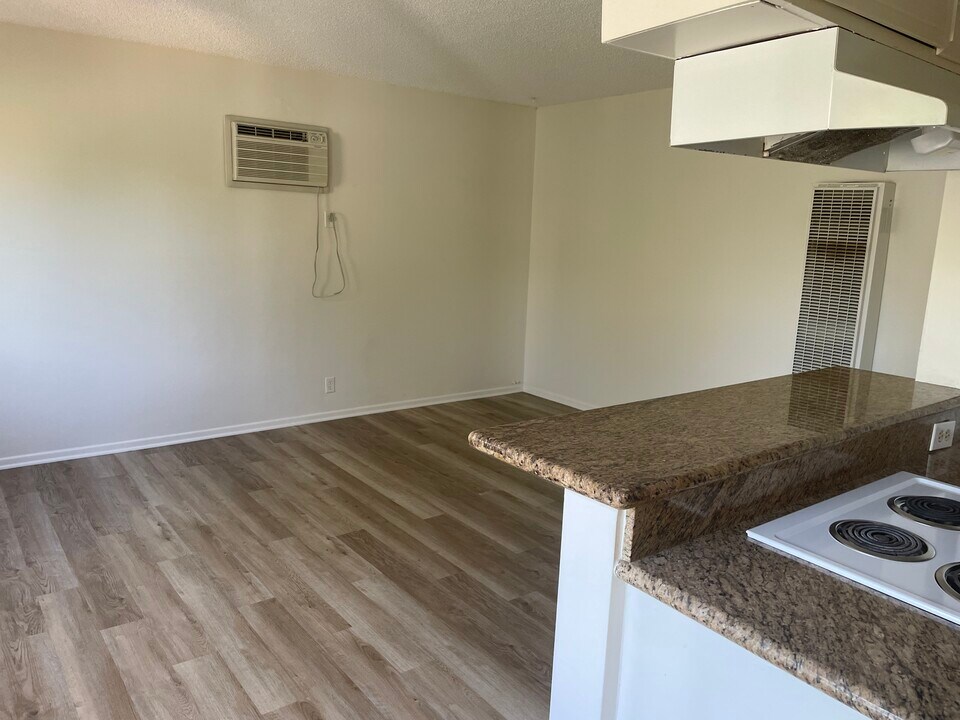 833 N Cordova St in Burbank, CA - Building Photo