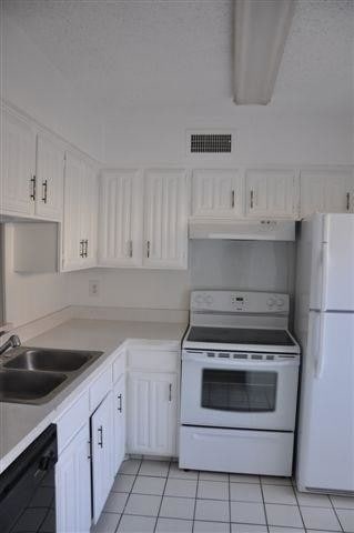 5630 Spring Valley Rd in Dallas, TX - Building Photo - Building Photo