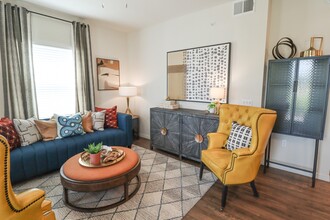 The Crest at Naples in Naples, FL - Building Photo - Building Photo