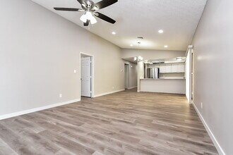 8424 Lomack Ct in Las Vegas, NV - Building Photo - Building Photo
