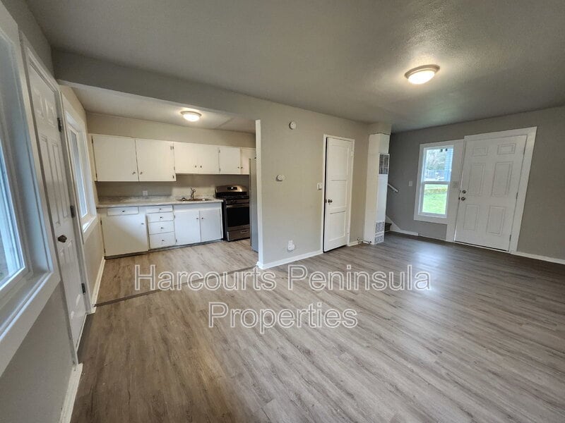 2831 NE Center St in Bremerton, WA - Building Photo