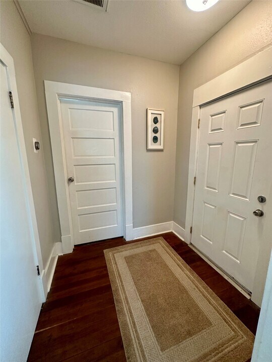 2225 Bernardo De Galvez Ave in Galveston, TX - Building Photo