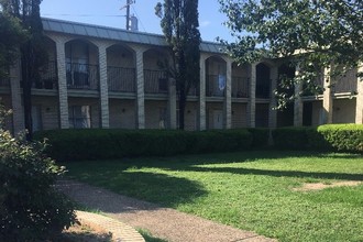 Santa Fe Apartments in Austin, TX - Building Photo - Building Photo