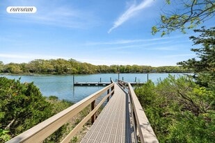 400 Noyack Rd in Southampton, NY - Building Photo