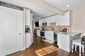 27 Strathmore Rd in West Haven, CT - Building Photo - Building Photo