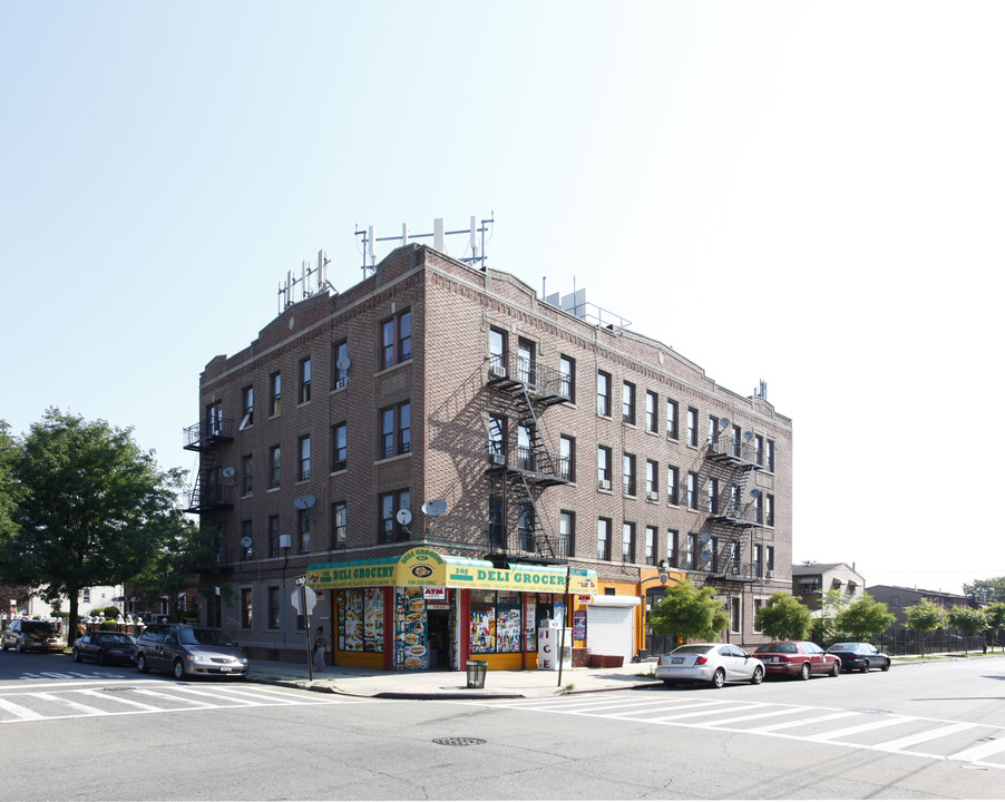 1055 Blake Ave in Brooklyn, NY - Foto de edificio