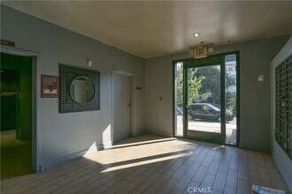 11925 Kling St in Los Angeles, CA - Building Photo - Building Photo
