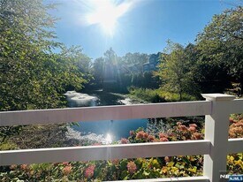 372 Cambridge Dr in Ramsey, NJ - Building Photo