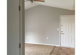 PINE GROVE APARTMENTS in Bluffton, IN - Foto de edificio - Building Photo