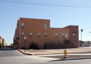 Artisan Village in Phoenix, AZ - Building Photo - Building Photo