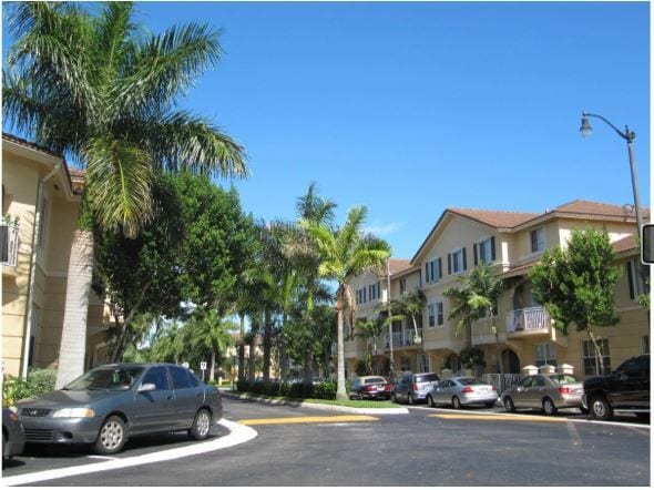 8858 W Flagler St, Unit 208 in Miami, FL - Building Photo - Building Photo