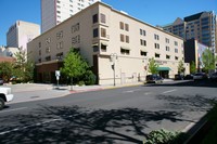 Riverboat Hotel Apartments in Reno, NV - Foto de edificio - Building Photo