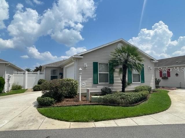 2427 Chestnut Terrace in the Villages, FL - Building Photo