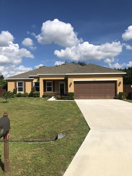 4001 SW Canrady St in Port St. Lucie, FL - Building Photo