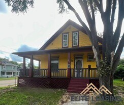 1647 SW Buchanan St in Topeka, KS - Building Photo