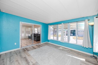 7001 142nd Ave N in Largo, FL - Foto de edificio - Building Photo