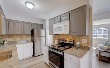 6785 W 84th Way in Arvada, CO - Foto de edificio - Building Photo