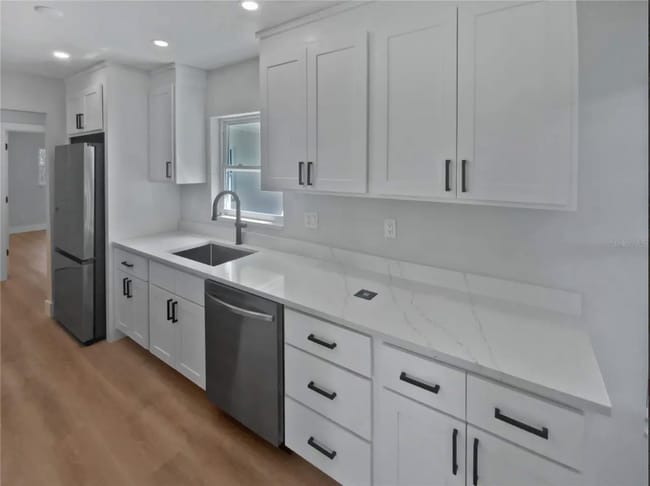 7812 N 53rd St in Tampa, FL - Foto de edificio - Building Photo