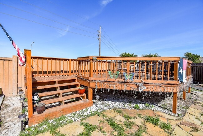 property at 7206 Highland Chase Dr