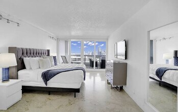 1717 N Bayshore Dr in Miami, FL - Building Photo - Building Photo