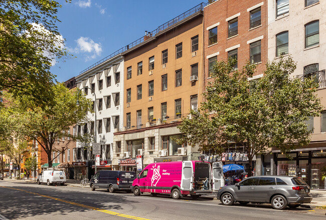219 W 14th St in New York, NY - Foto de edificio - Building Photo