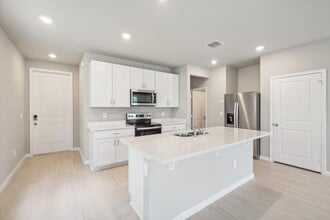 5730 SE Edgewater Cir in Stuart, FL - Building Photo - Building Photo