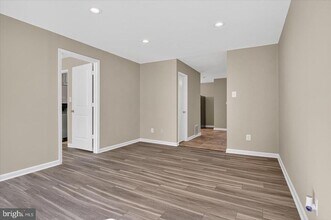 402 Reneau Way in Herndon, VA - Building Photo - Building Photo