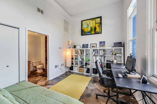 1027 N Riverwalk St in Chicago, IL - Building Photo - Building Photo