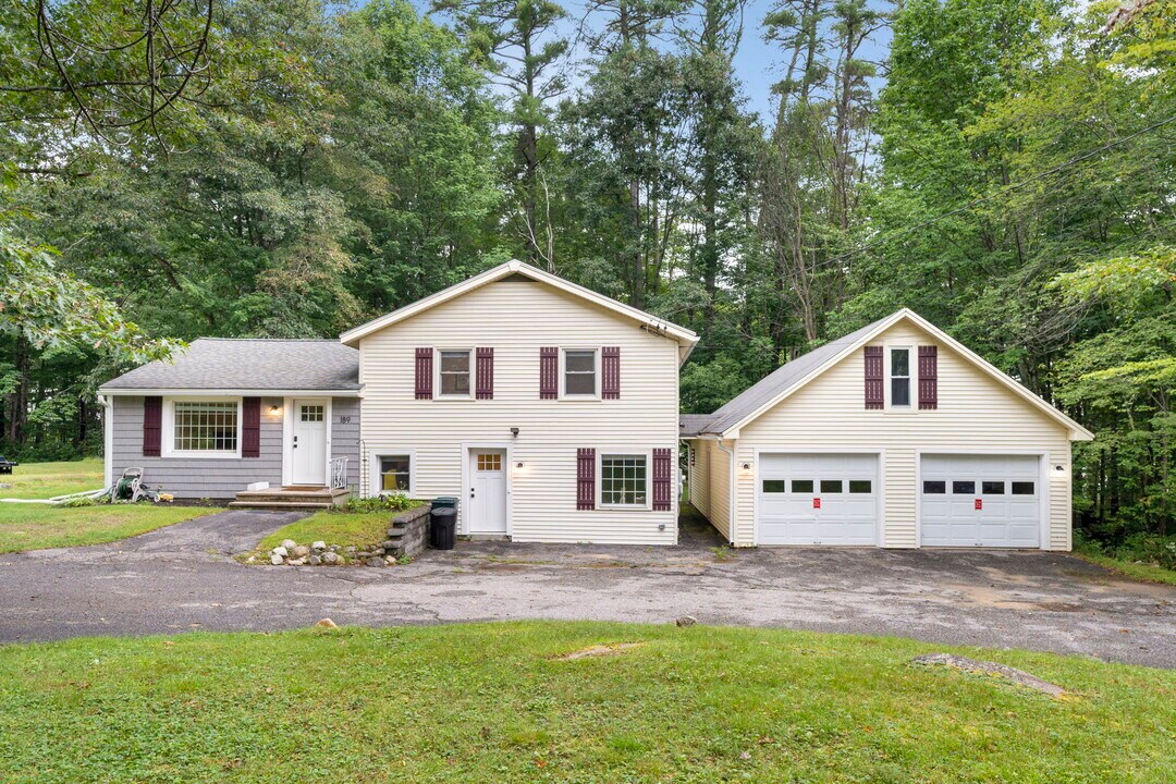 189 N High St in Bridgton, ME - Foto de edificio