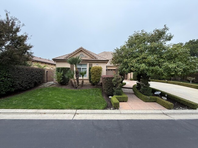 property at 10637 N Lochmoor Ln