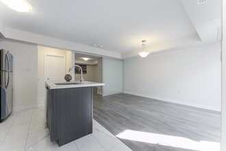 2355-2355 Sheppard Ave W in Toronto, ON - Building Photo - Building Photo