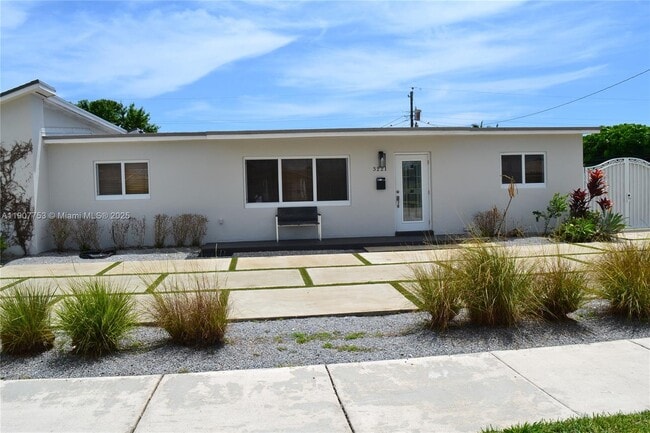 3221 SW 93rd Pl in Miami, FL - Building Photo - Building Photo