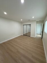 237 N Kenwood St, Unit B in Glendale, CA - Foto de edificio - Building Photo