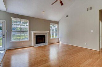 9132 Fainwood Ln in Austin, TX - Foto de edificio - Building Photo