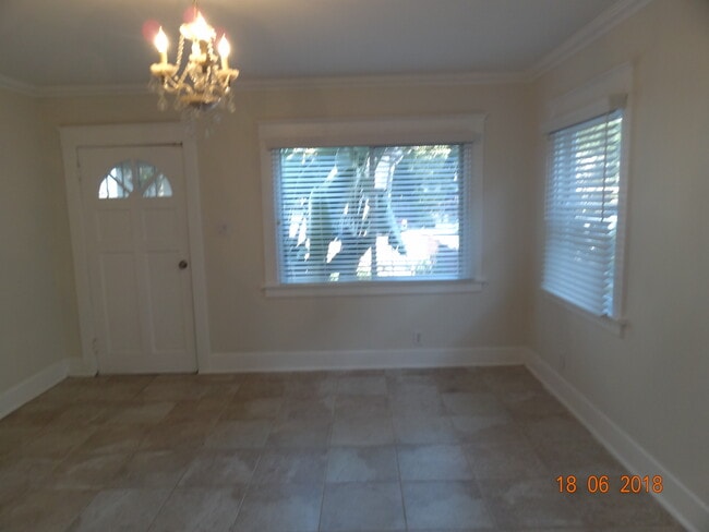 621 W Queen St in Inglewood, CA - Building Photo - Building Photo