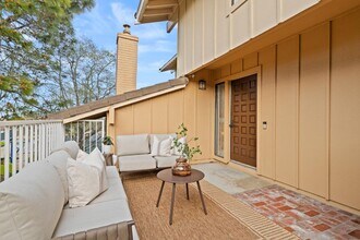 6 Chicory Ln in San Carlos, CA - Building Photo - Building Photo