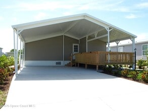 709 Lark Dr in Micco, FL - Building Photo - Building Photo