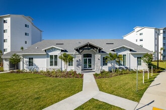 Sundance Trails Apartments in Wildwood, FL - Building Photo - Building Photo