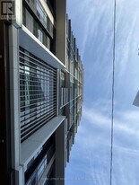 4955 Yonge St in Toronto, ON - Building Photo