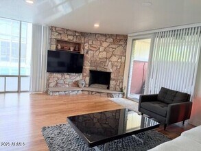 6943 E 3rd St in Scottsdale, AZ - Foto de edificio - Building Photo