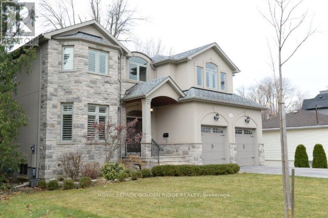 1376 Acton Crescent
