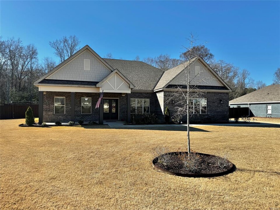 516 Abby Ln in Millbrook, AL - Building Photo