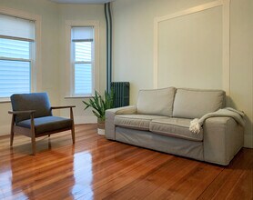 378 Washington St, Unit 1 in Somerville, MA - Foto de edificio - Building Photo