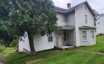 1636 Philadelphia St in Indiana, PA - Building Photo