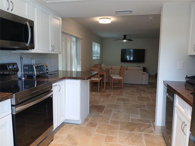 1945 NW 4th Ave in Boca Raton, FL - Building Photo - Building Photo