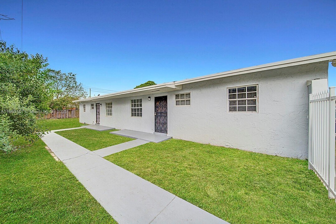 19110 NW 36th Ave in Miami Gardens, FL - Building Photo