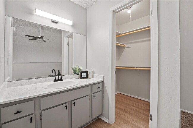 Olivo Square in Odessa, TX - Building Photo - Building Photo