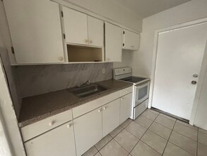 1413 NW 8th Ave in Florida City, FL - Building Photo - Building Photo